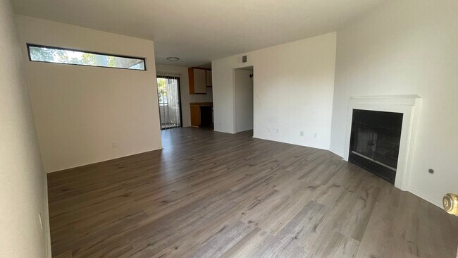 Living Room - 404 W Stocker St