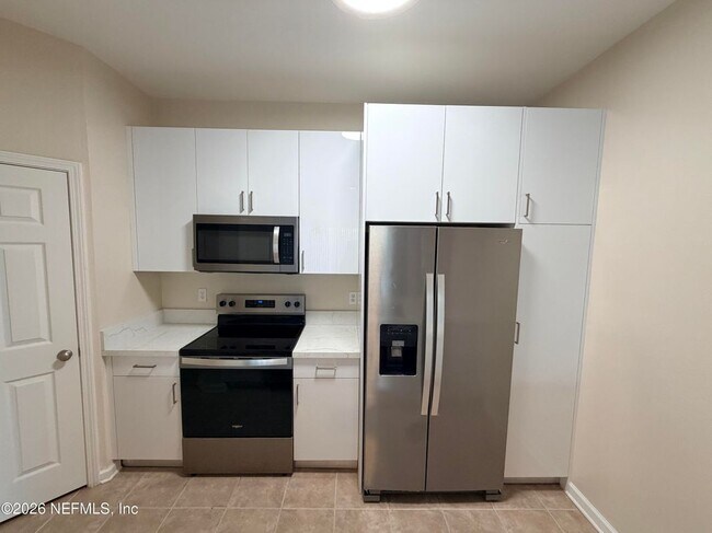 Foto del edificio - 7990 Baymeadows Rd E