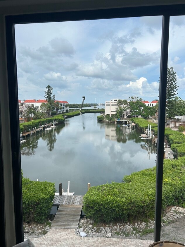 Foto principal - 3801 E Bay Dr