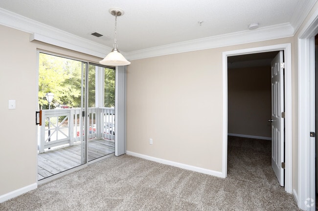 1BR, 1BA - 823sf Bethel- Dining Area - Mariners Crossing