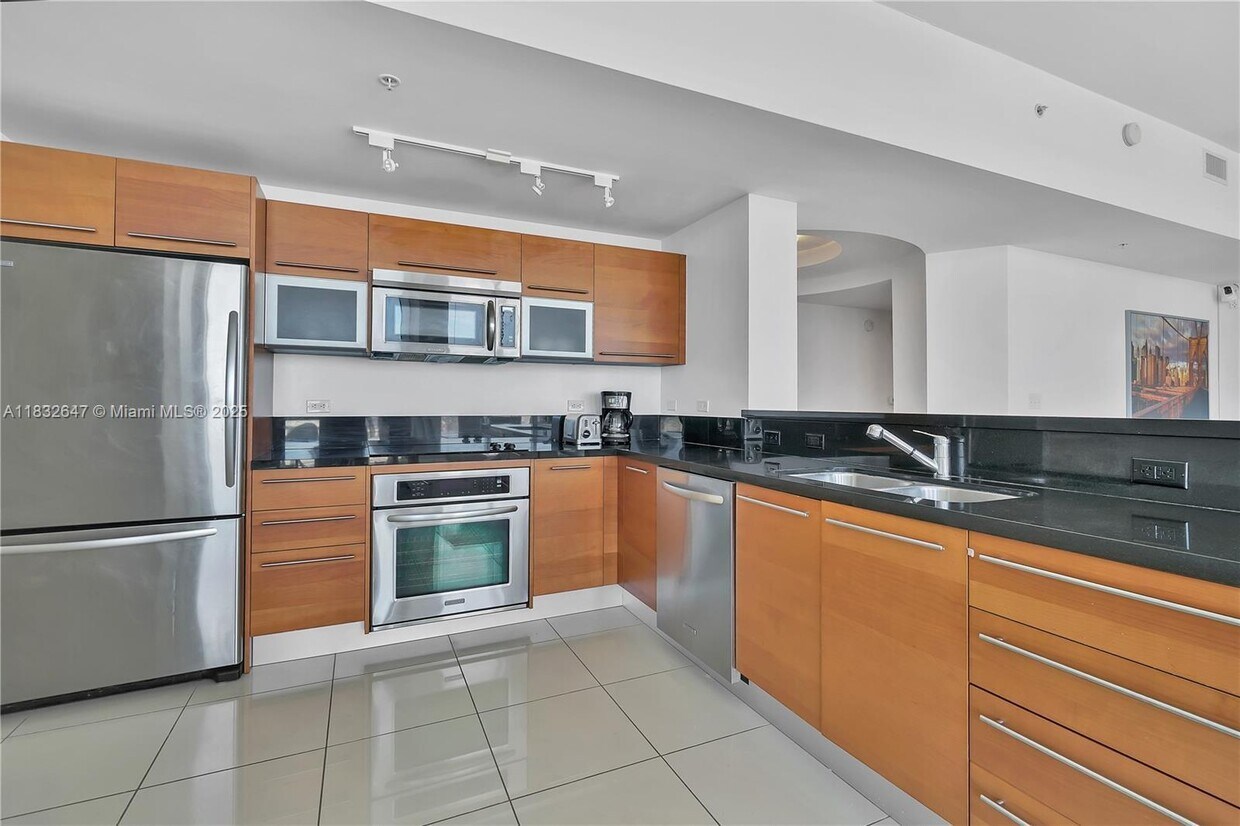 Foto principal - 244 Biscayne Blvd