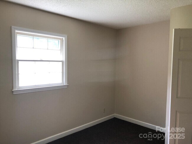 Foto del edificio - 829 Edgecombe Ln