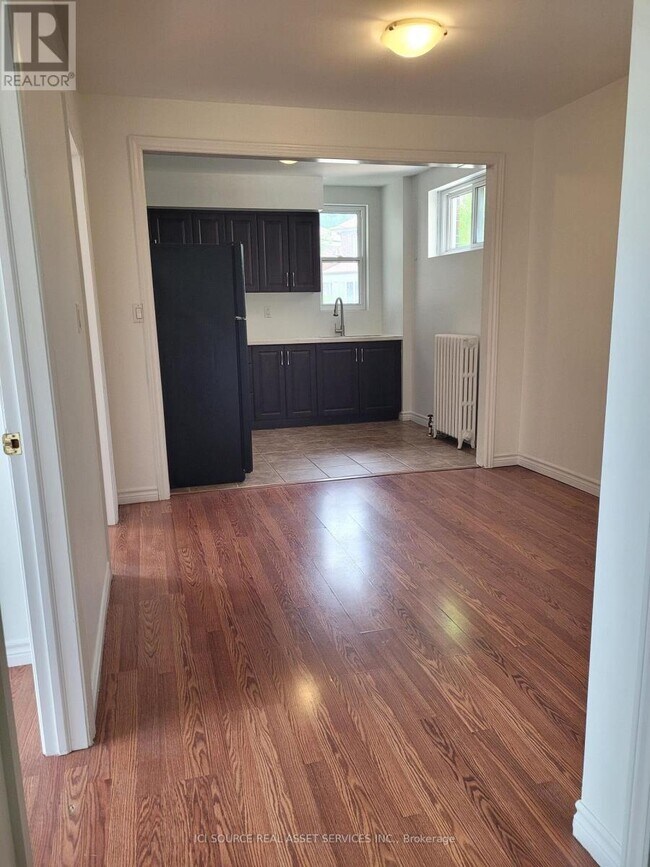 Building Photo - 44 Bartonville Ave W