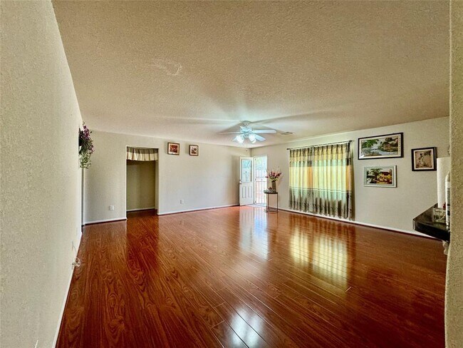 Building Photo - 13431 Dahlia Green Way