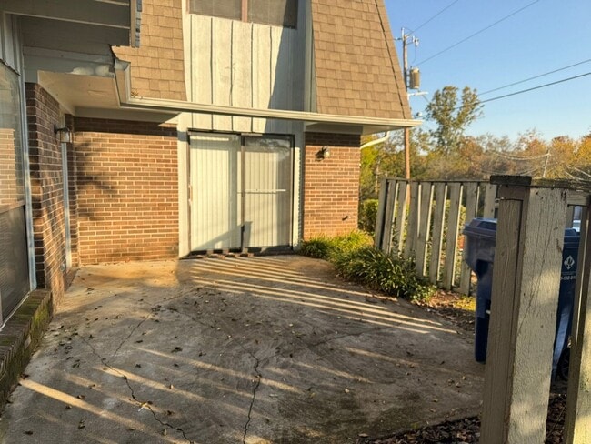 Building Photo - 505 Cross Creek Rd