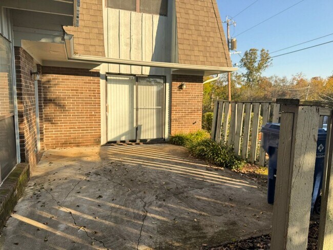 Foto del edificio - 505 Cross Creek Rd