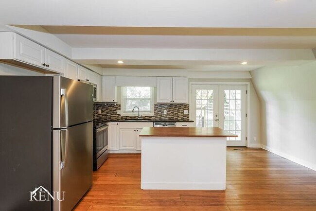 Foto del edificio - 325 Hickory Dr