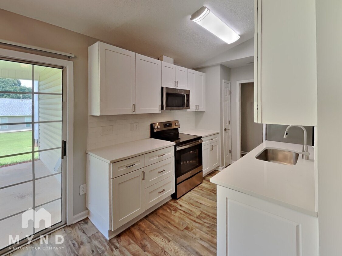 Foto principal - 1940 Cedar Ridge Ln