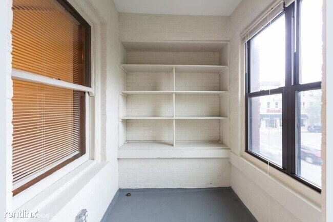 Building Photo - 3 br, 1 bath Condo - 1443 E 53rd St