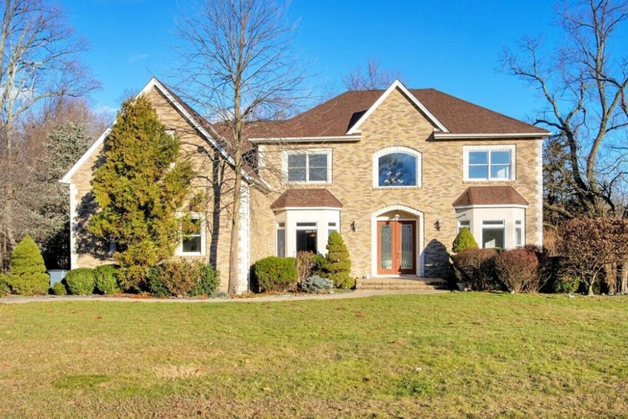 8 Topaz Ct, Suffern, NY 10901 House Rental in Suffern, NY