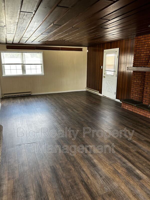 Building Photo - 88 N Main St