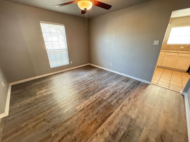 Building Photo - 2410 Love Rd