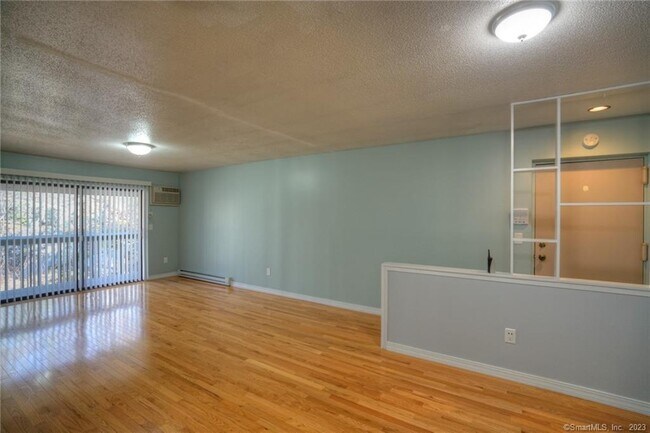 Foto del edificio - 86 Buddington Rd