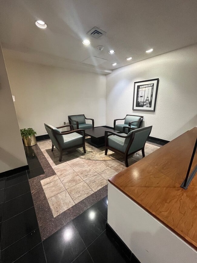 Photo - 203 Yoakum Pkwy Apartment