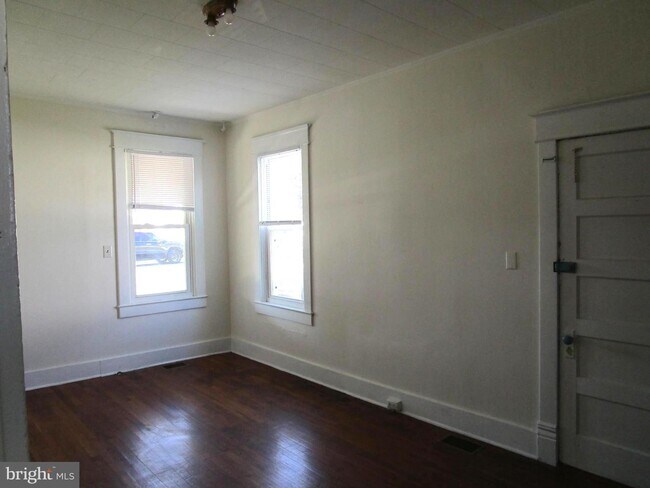 Building Photo - 136 N Funk St