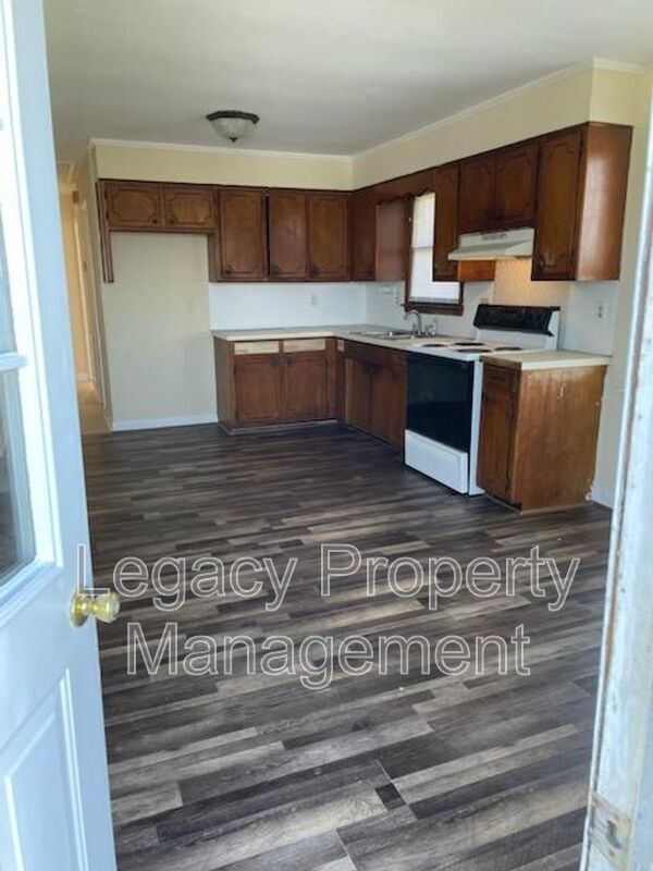 Foto del edificio - 2220 Turner Rd