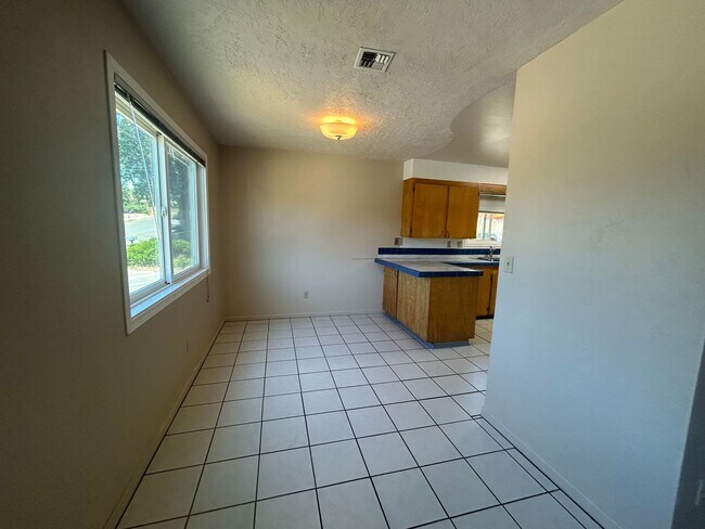Building Photo - 1345 Pleasant Ave