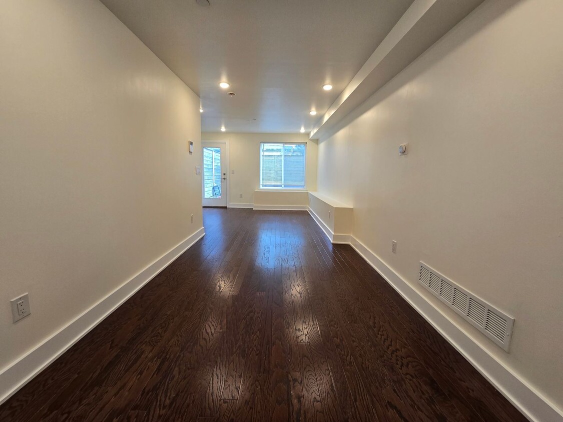 Primary Photo - Modern Bright bi level 2 bed 2 bath apartm...