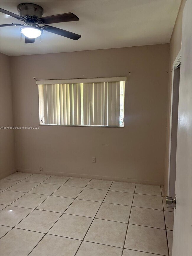 Foto del edificio - 1181 NE 154th Terrace