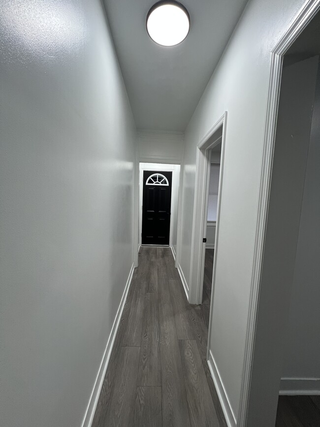 Building Photo - 225 Lloyd St