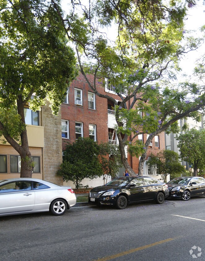 Building - 220 S Jackson St
