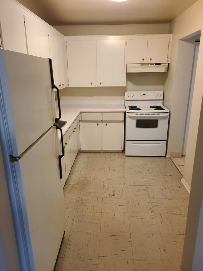 Building Photo - 1 Bedroom | 1 Bathroom | Available August 1