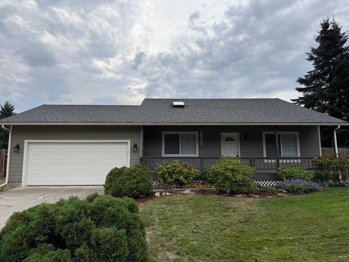 Foto principal - Updated 3 Bed 2 Bath Home With Brand New 2...