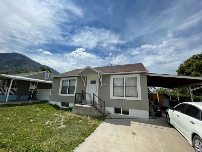 Building Photo - Beautiful home in great location
