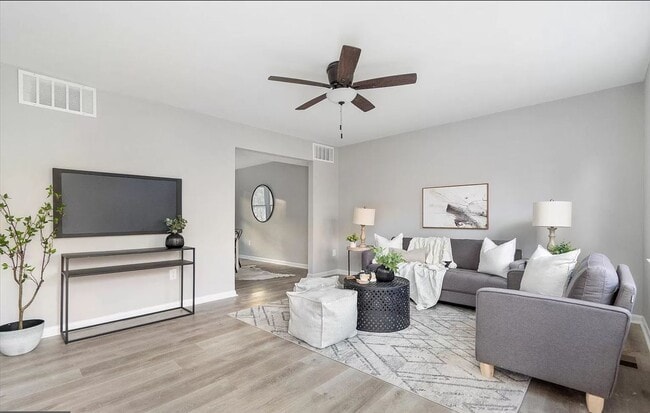 Foto del edificio - 9234 Woodcreek Ct