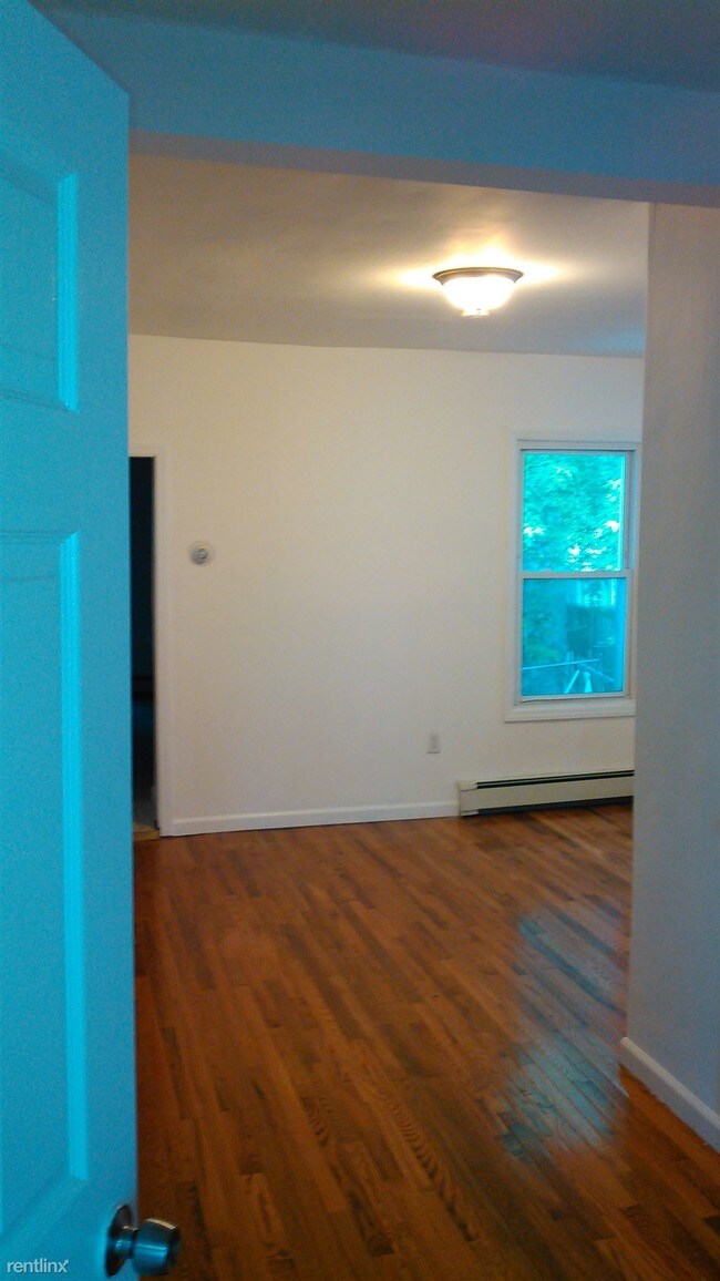 Building Photo - 2 br, 1 bath  - 172 Jasper St Apt 3