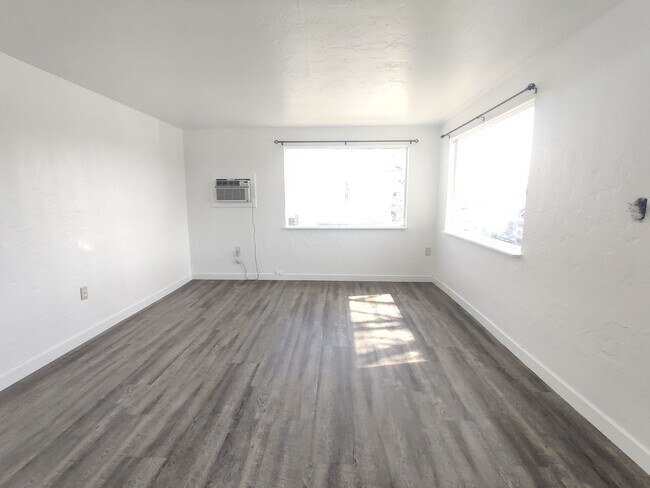 Building Photo - Cute and Cozy Updated Duplex in Kennewick ...