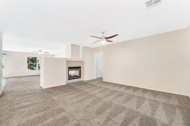 Building Photo - 3 BEDROOM SINGLE STORY IN HENDERSON!