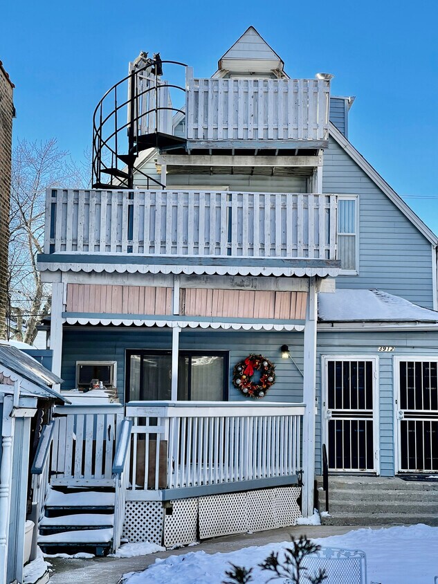 Primary Photo - 3912 N Mozart St