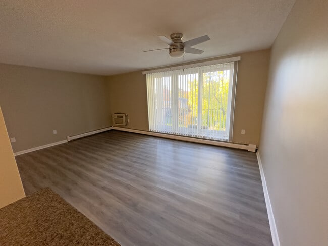 Living Room - 201 Cuthbert Blvd