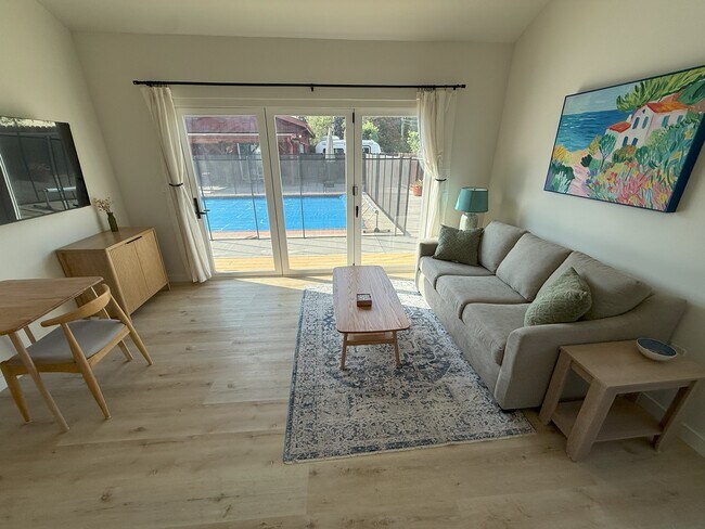 Building Photo - 5918 Hinton Ave