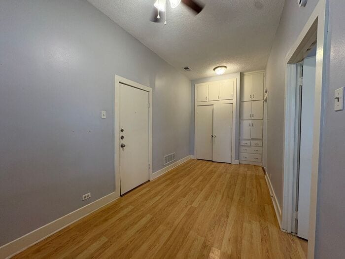 Primary Photo - 1 Bed 1 Bath at Broadway Apartments! All B...