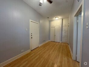 Building Photo - 709 S Broadway Ave