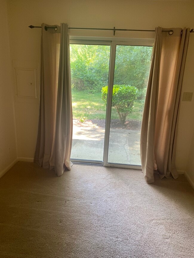 Sala de estar/2 puertas corredizas de vidrio/patio - 3880 Staffordshire Ln