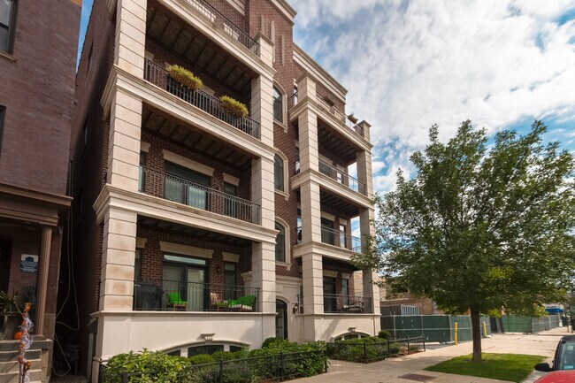 Foto del edificio - 3021 N Southport Ave