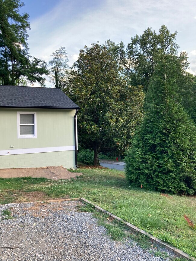 Building Photo - 1306 Grove St