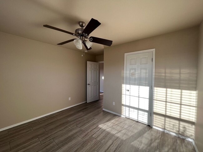 Building Photo - Available now 4 Bed 2 Bath in Mustang!