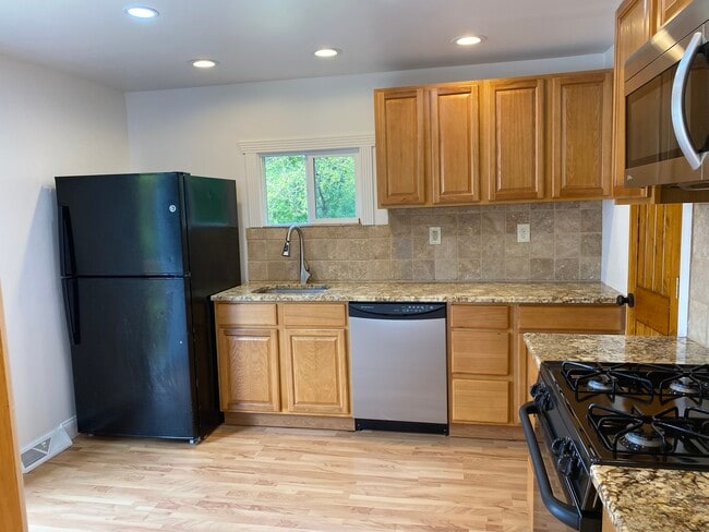 Building Photo - 930 Gravel Pike