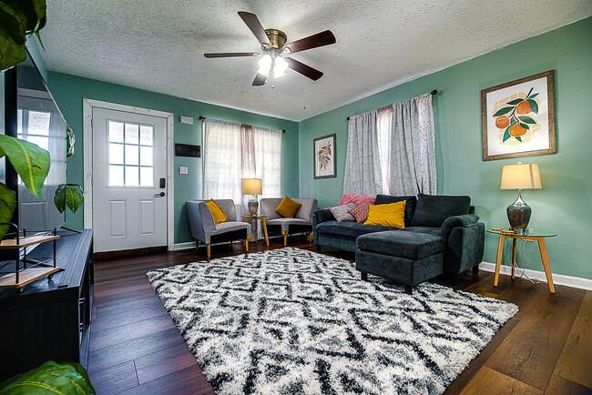 Foto del edificio - 1519 Cloverdale Dr
