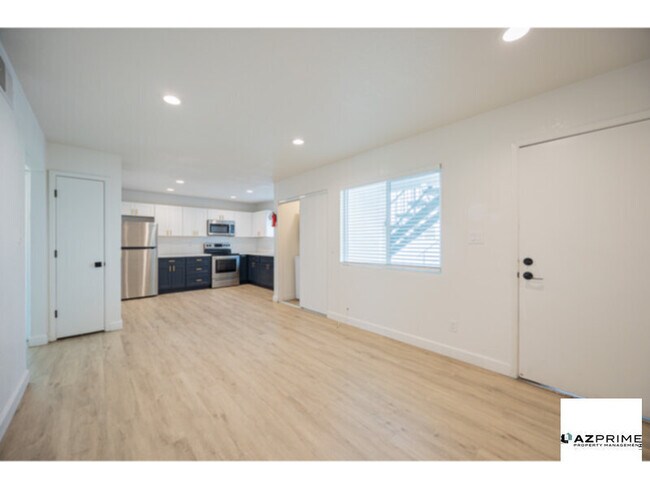Foto del edificio - Discover Comfortable Living in this Well-Maintained 2/1 Unit in the Heart of Phoenix.