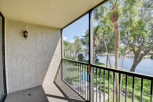 Building Photo - 14 Royal Palm Way