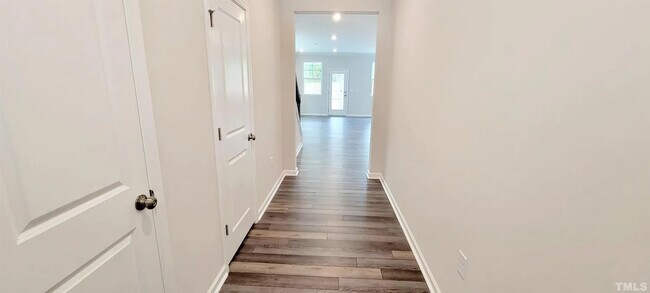 Building Photo - 304 Hazy Hills Ln