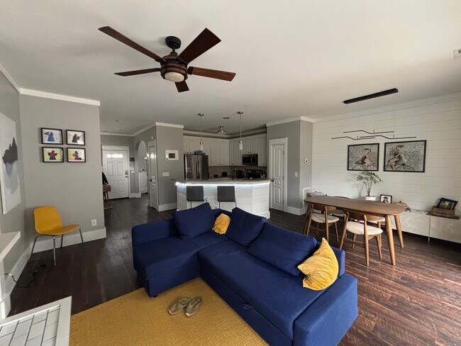 Foto del edificio - 3613 Sugar Tree Pl