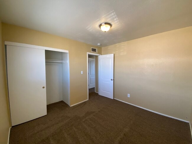 Building Photo - 2812 Marlin Ave