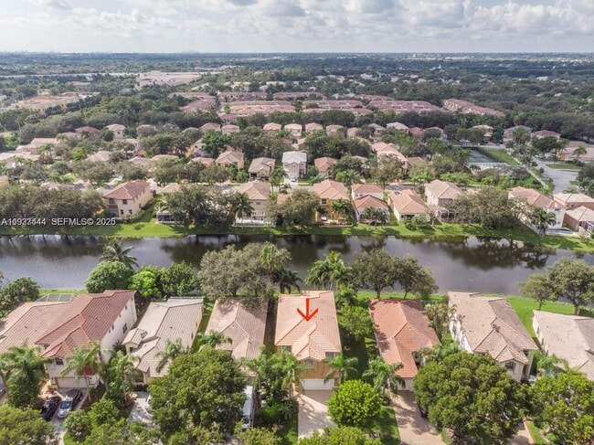 Building Photo - 4950 Pelican Manor