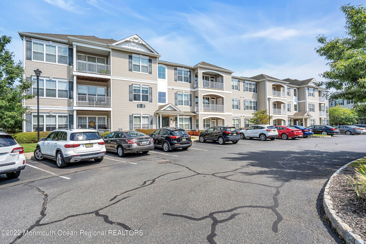 335 Sloan Ct, Matawan, NJ 07747 Condo for Rent in Matawan, NJ